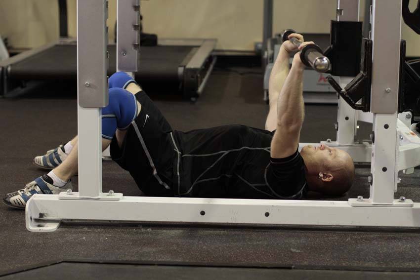 پرس سینه روی زمین — شروع